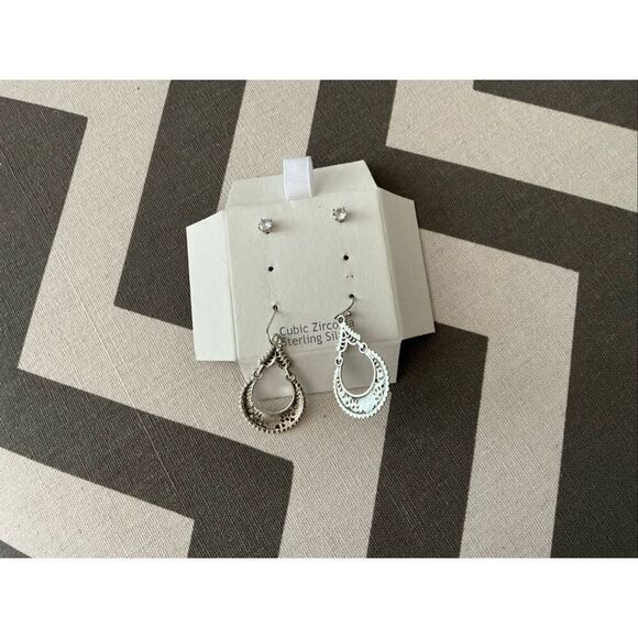 Vintage 2 Sets of Earrings Studs and Drop - Picture 2 of 3